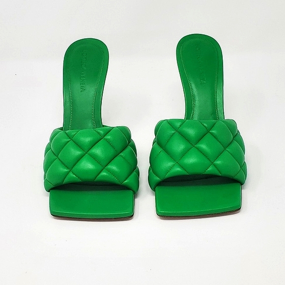 $1200 NWT Bottega Veneta Matelasse Padded Quilted Leather Mule Sandals Heels 37 - Picture 6 of 13